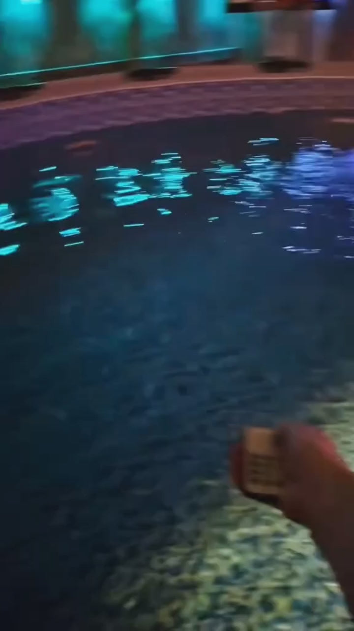 AquaGlow Pro – Luz LED Sumergible Multicolor para Piscina